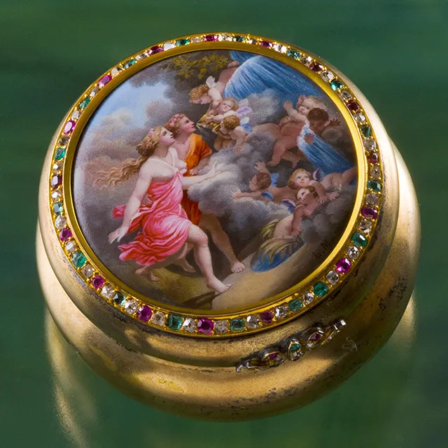 愛の泉が描かれたピルケース