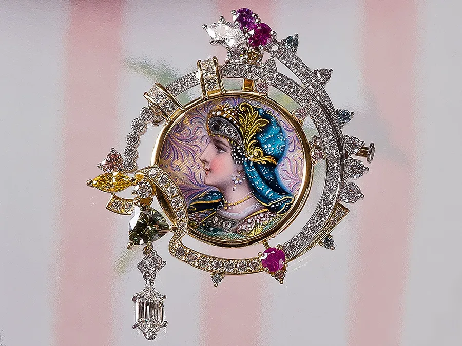 女性像ゴールドエマーユブローチ